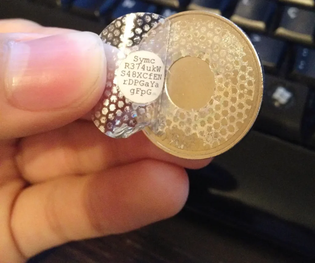 Sello holografico de una moneda de Bitcoin